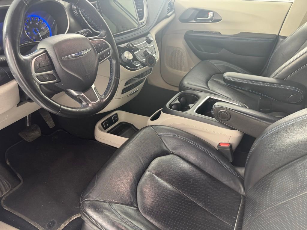 Used 2021 Chrysler Pacifica Touring-L w/ Uconnect Theater Family Group AWD/4WD image 11