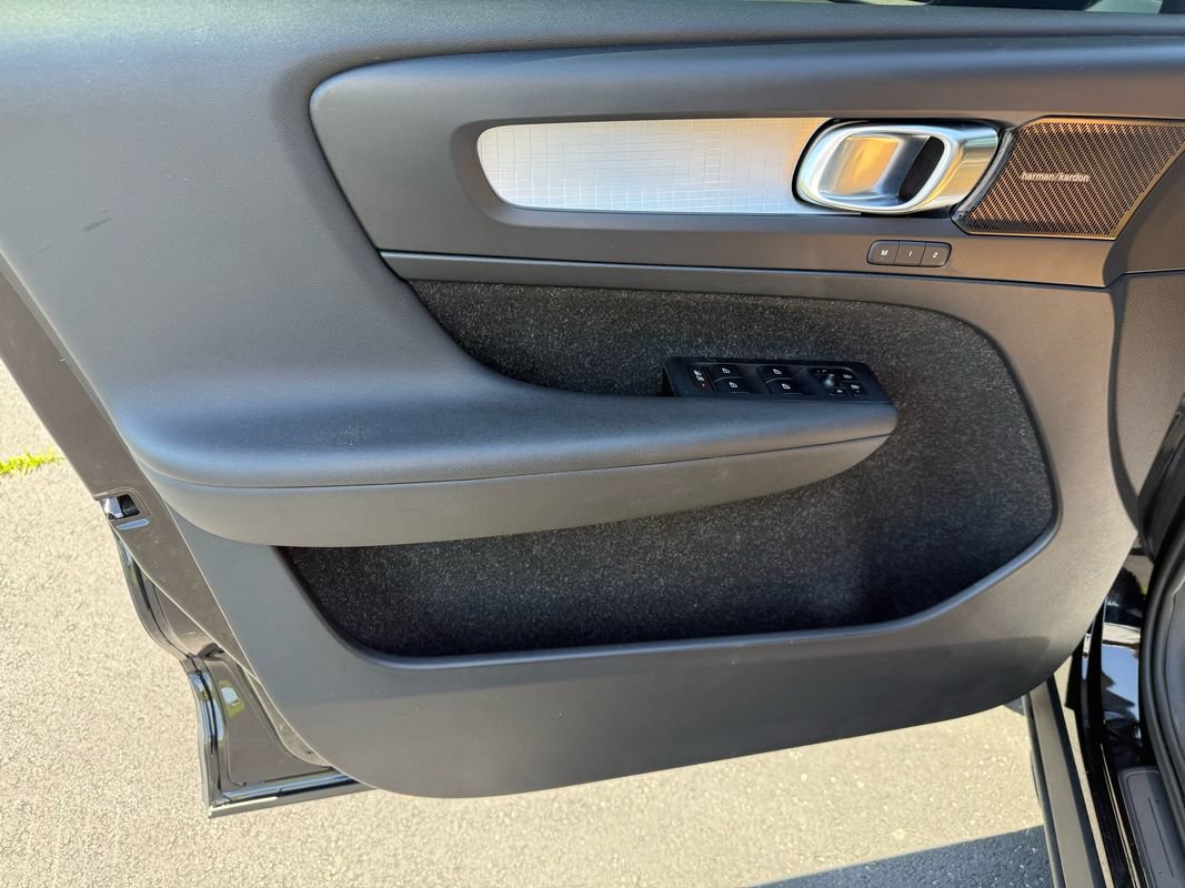 Used 2019 Volvo XC40 T5 Momentum AWD/4WD image 19