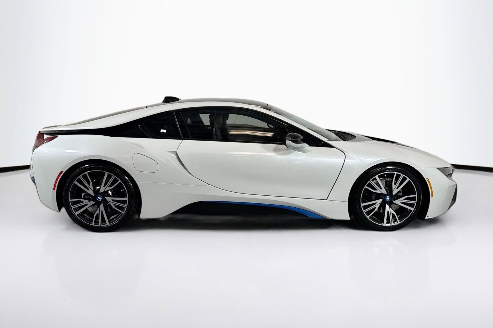 Used 2015 BMW i8 image 4