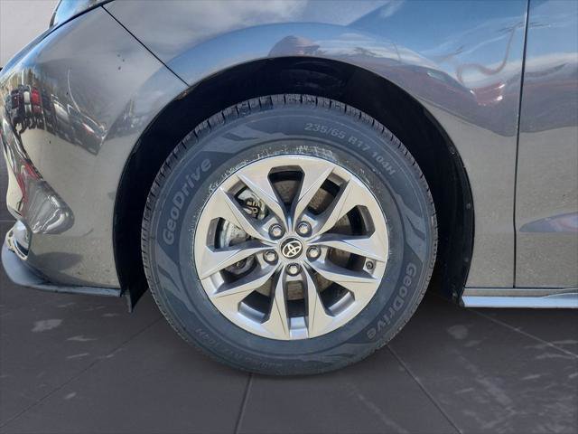 Certified 2025 Toyota Sienna XLE image 14