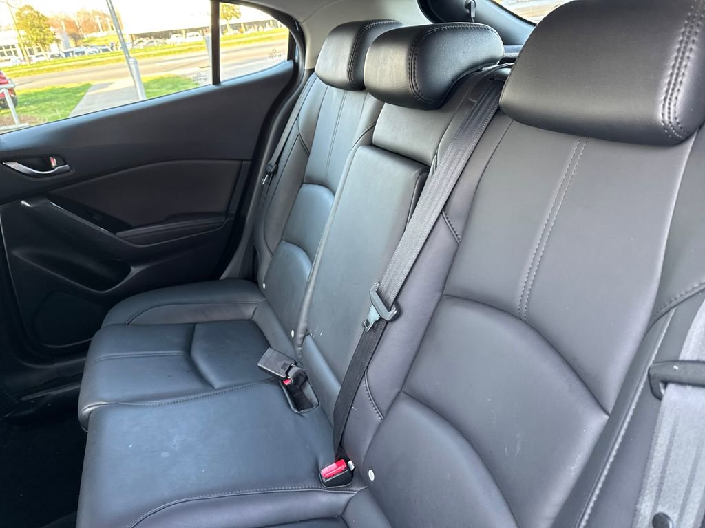 Used 2018 MAZDA MAZDA3 Touring image 13