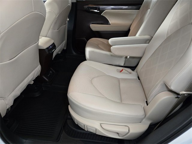 Used 2020 Toyota Highlander Limited Platinum image 16