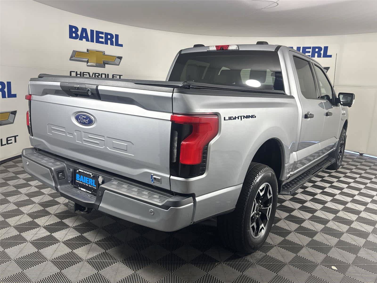 Used 2023 Ford F150 Lightning XLT AWD/4WD image 5