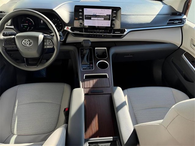 Used 2024 Toyota Sienna LE image 8