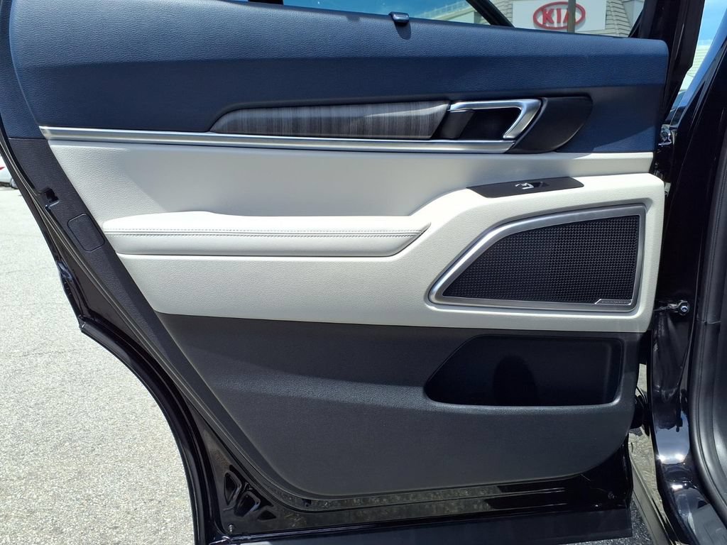 Certified 2024 Kia Telluride EX w/ EX Captain's Chair Package FWD image 21