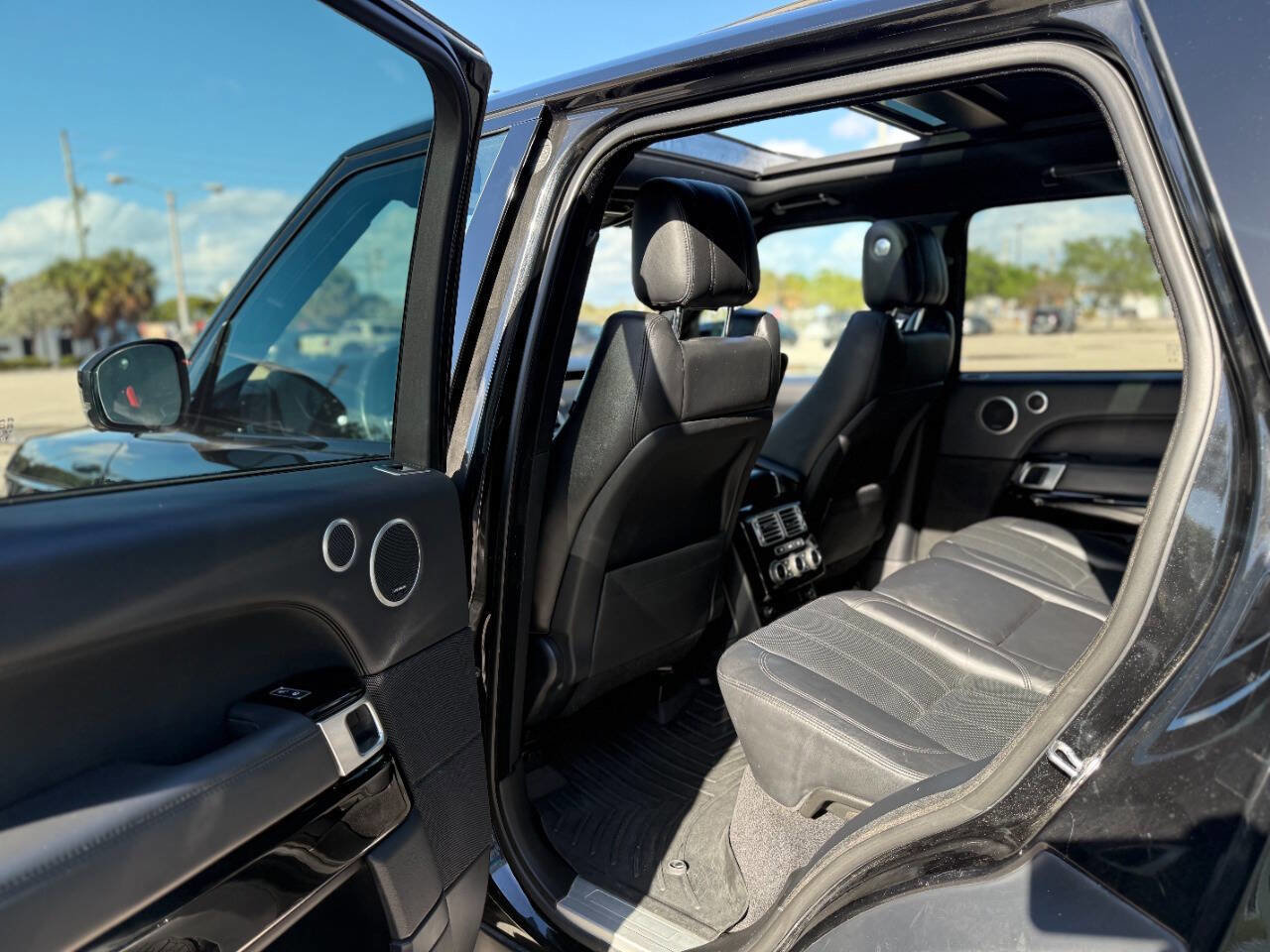 Used 2017 Land Rover Range Rover Supercharged image 12