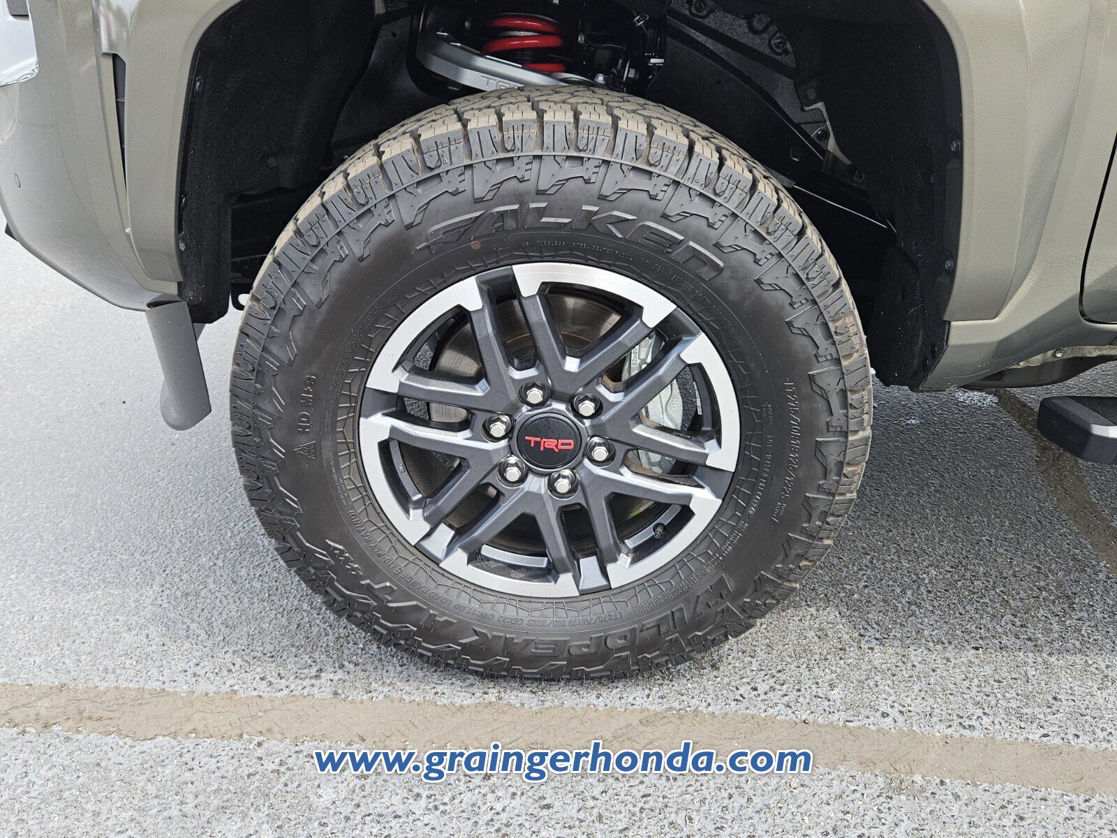Used 2025 Toyota Tacoma TRD Sport w/ TRD Sport Upgrade Package AWD/4WD image 9