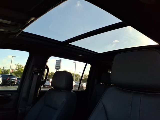 Used 2025 Chevrolet Suburban RST w/ Comfort Package AWD/4WD image 17