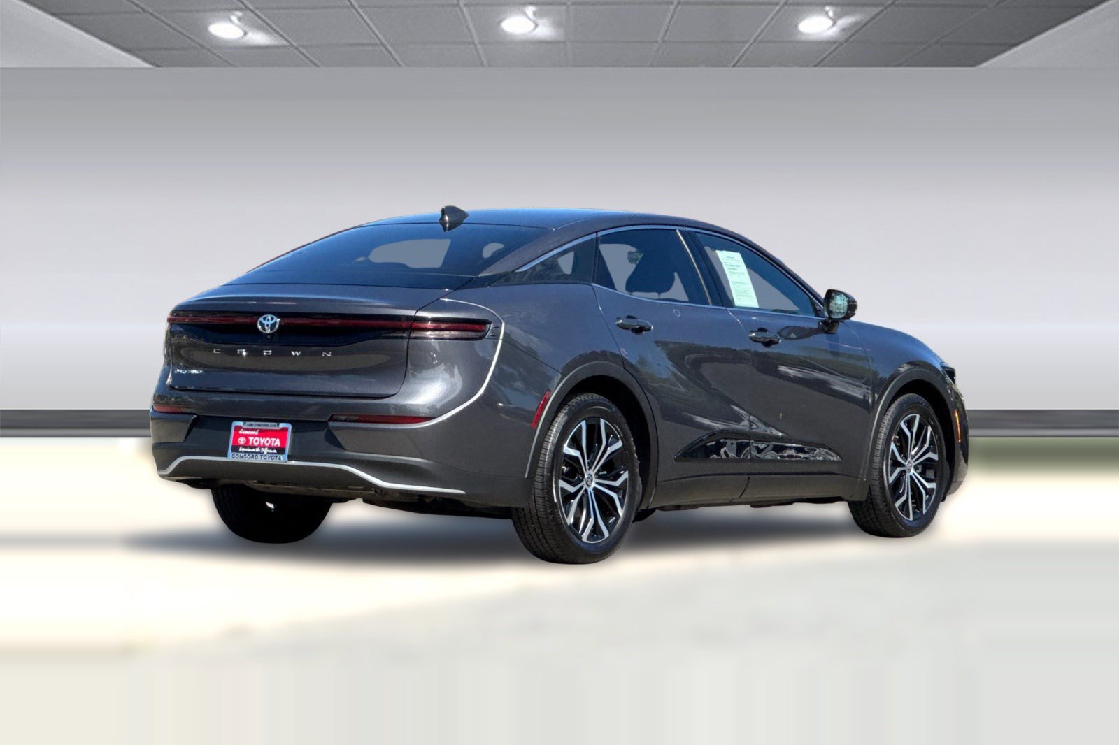 Used 2024 Toyota Crown XLE image 3