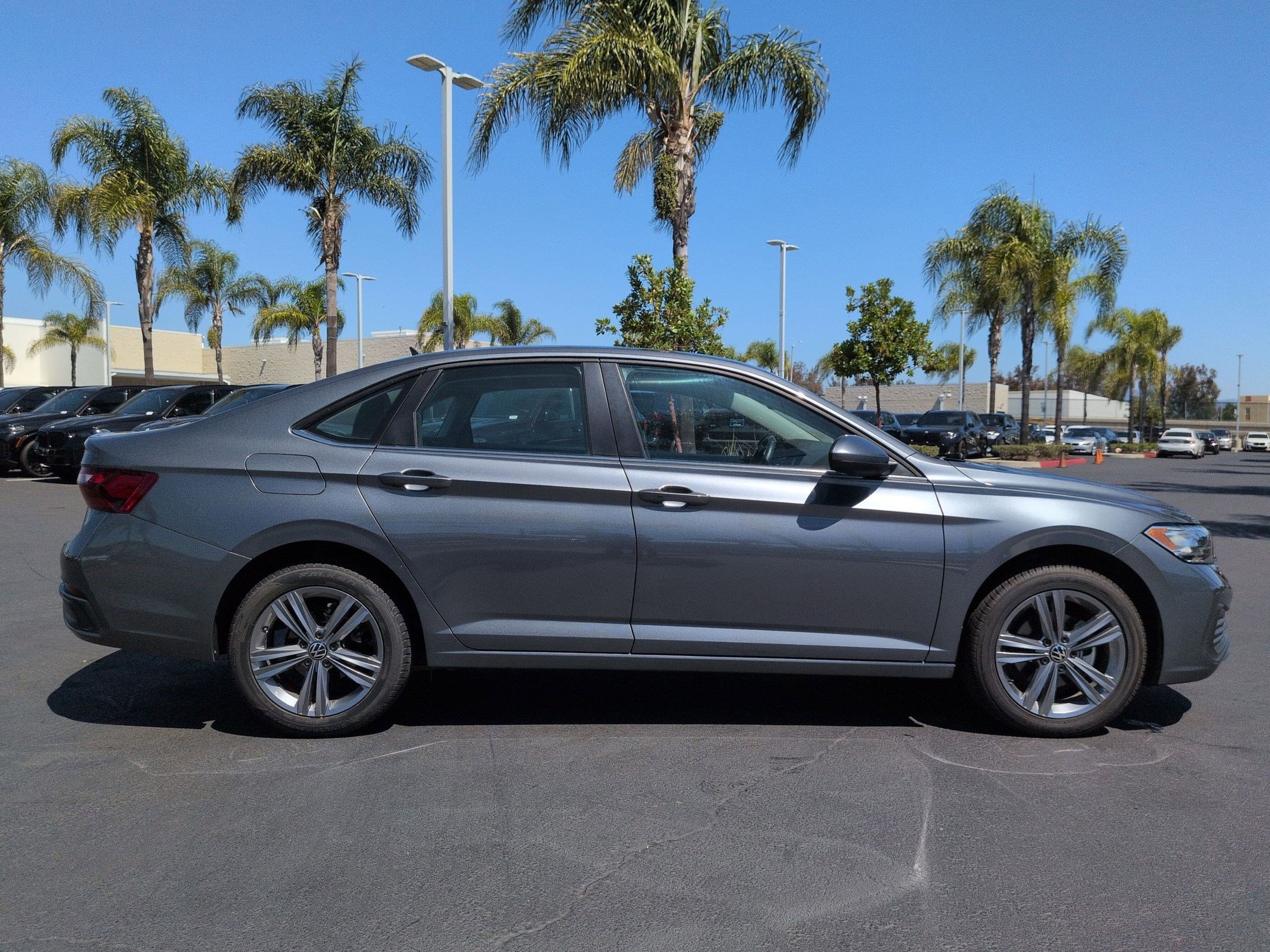 Used 2023 Volkswagen Jetta SE FWD image 11