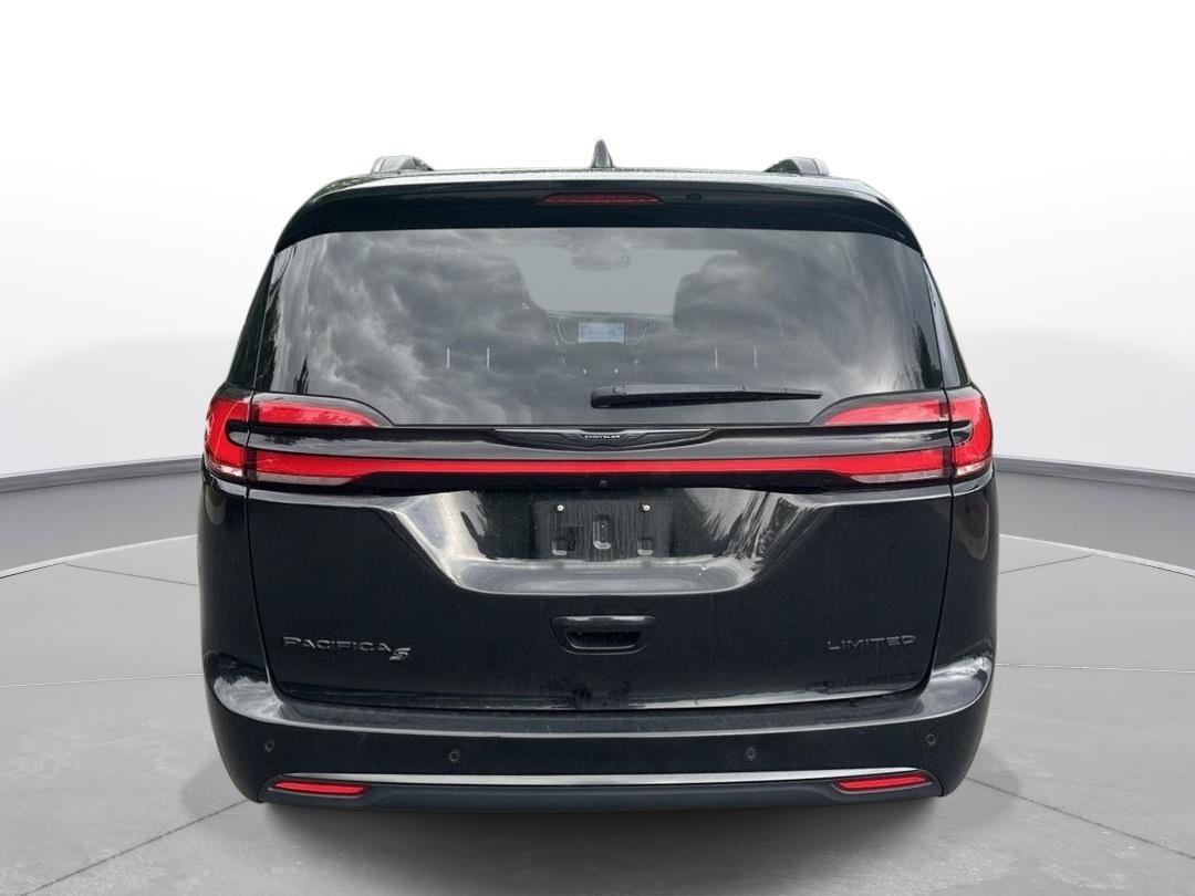 Used 2025 Chrysler Pacifica Limited FWD image 7