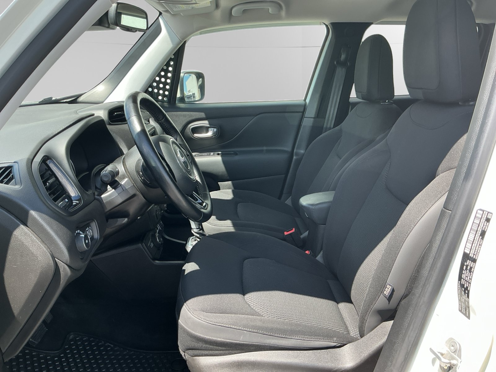Used 2019 Jeep Renegade Altitude w/ Quick Order Package 2XM AWD/4WD image 9