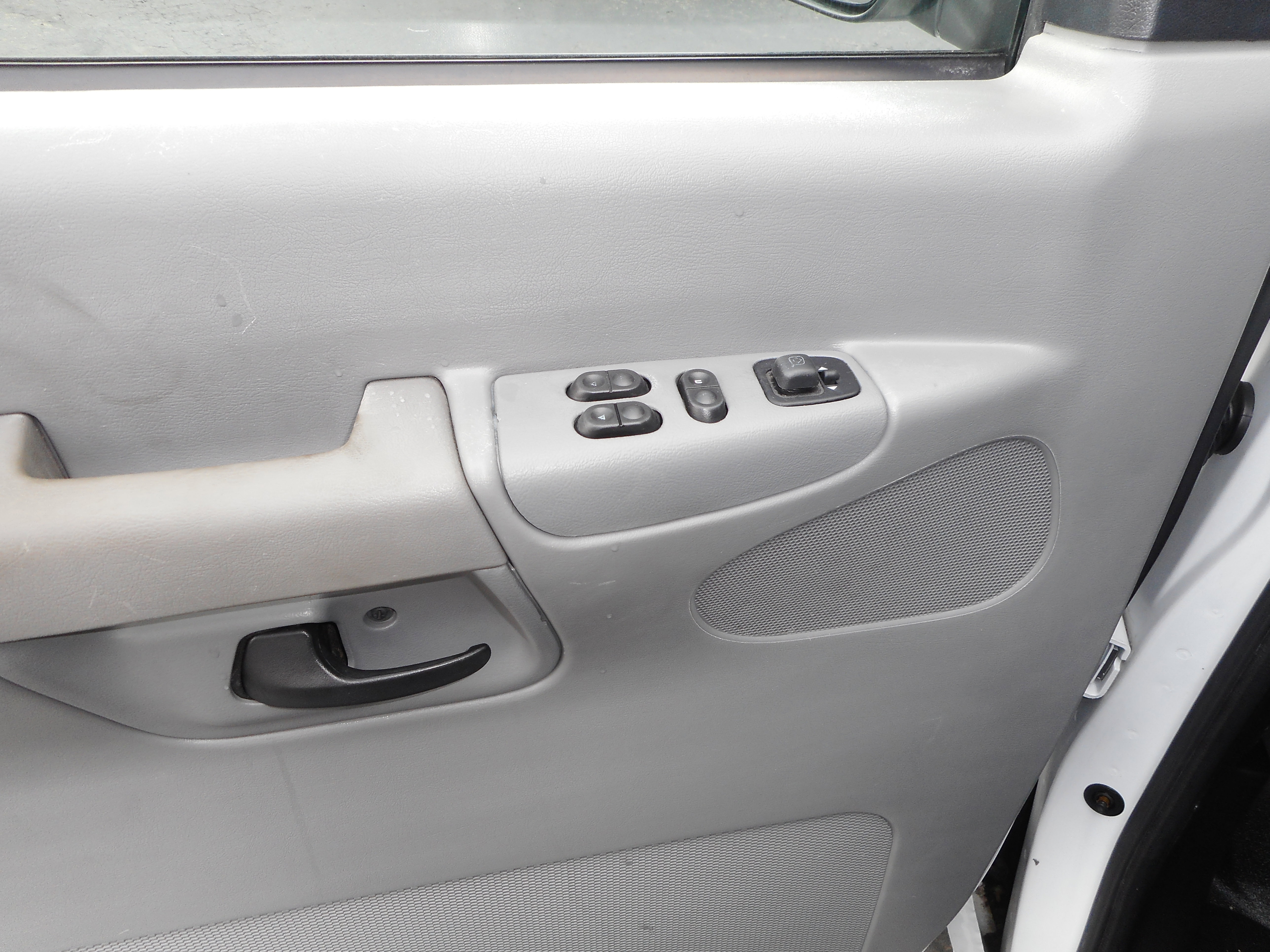 Used 2006 Ford E-250 and Econoline 250 RWD image 16