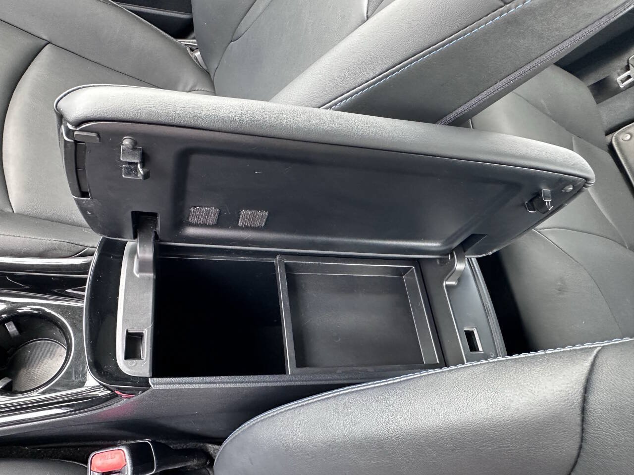 Used 2017 Toyota Prius Three Touring FWD image 32