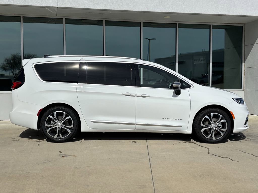 New 2026 Chrysler Pacifica Pinnacle FWD image 2