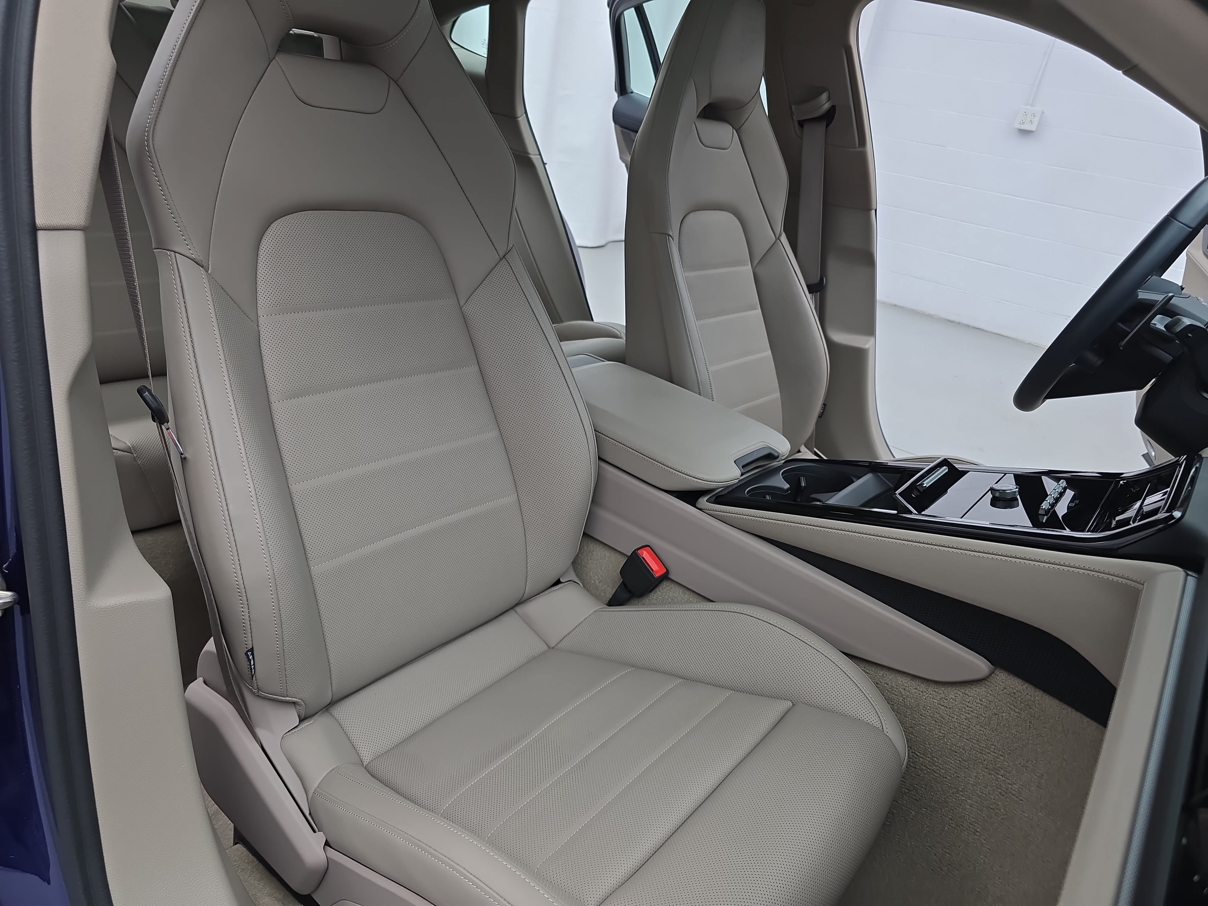 Certified 2026 Porsche Panamera image 12