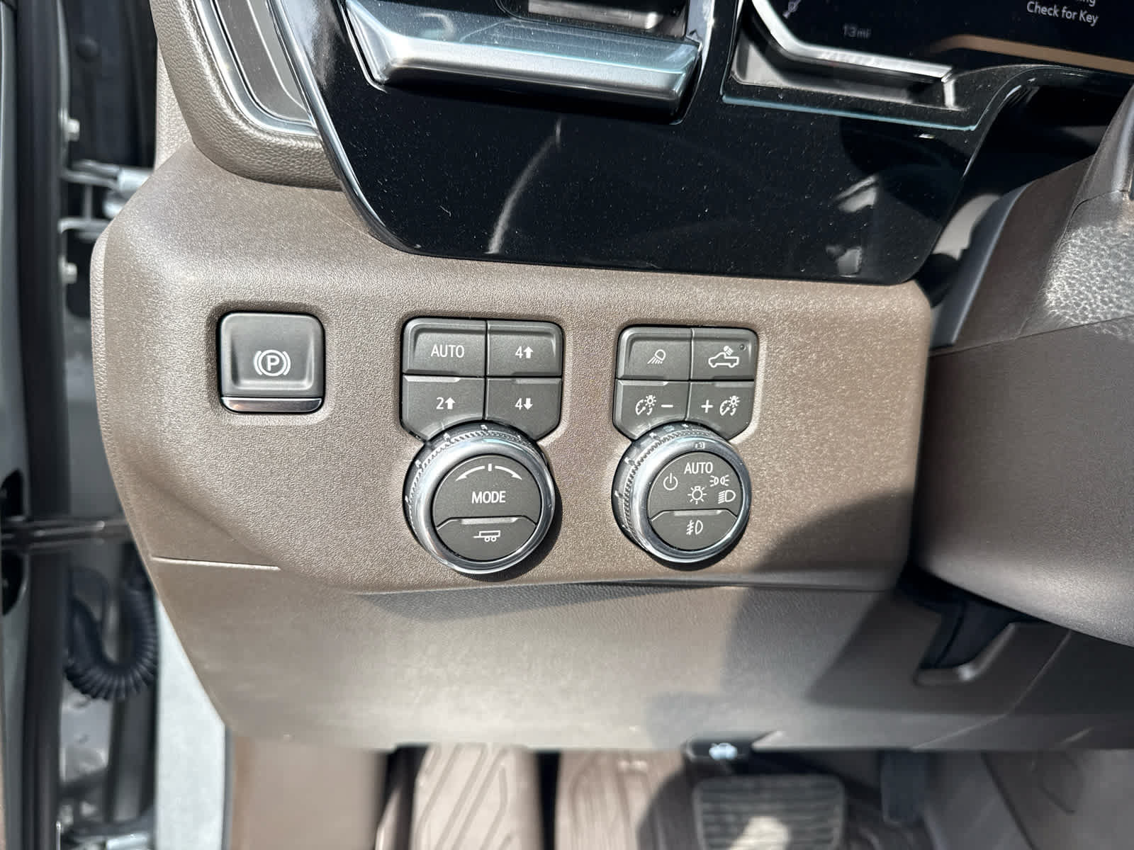 New 2026 GMC Sierra 3500 SLT w/ SLT Premium Package AWD/4WD image 15