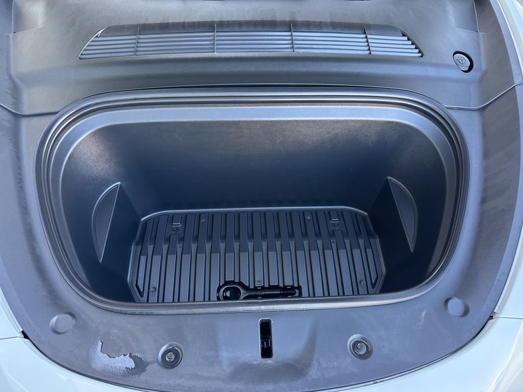 Used 2022 Tesla Model Y Long Range image 33