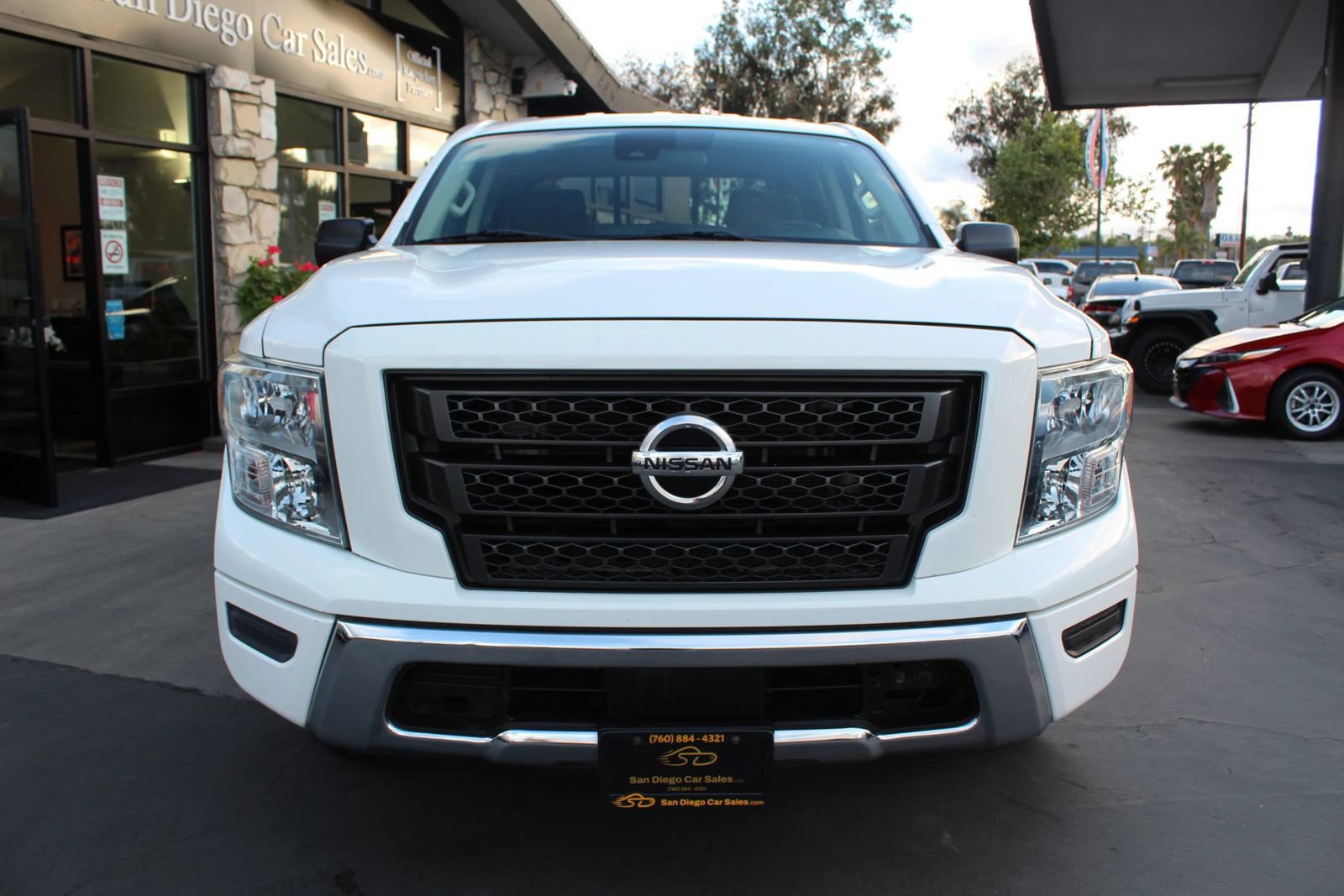 Used 2023 Nissan Titan SV RWD image 8