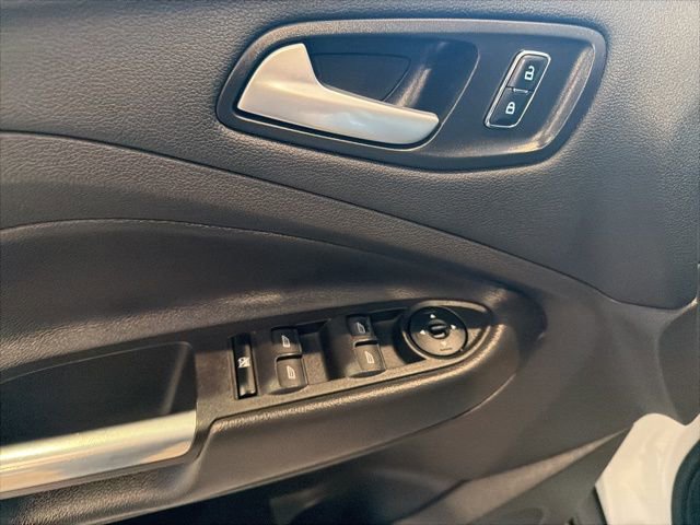 Used 2016 Ford Escape SE w/ SE Cold Weather Package image 9