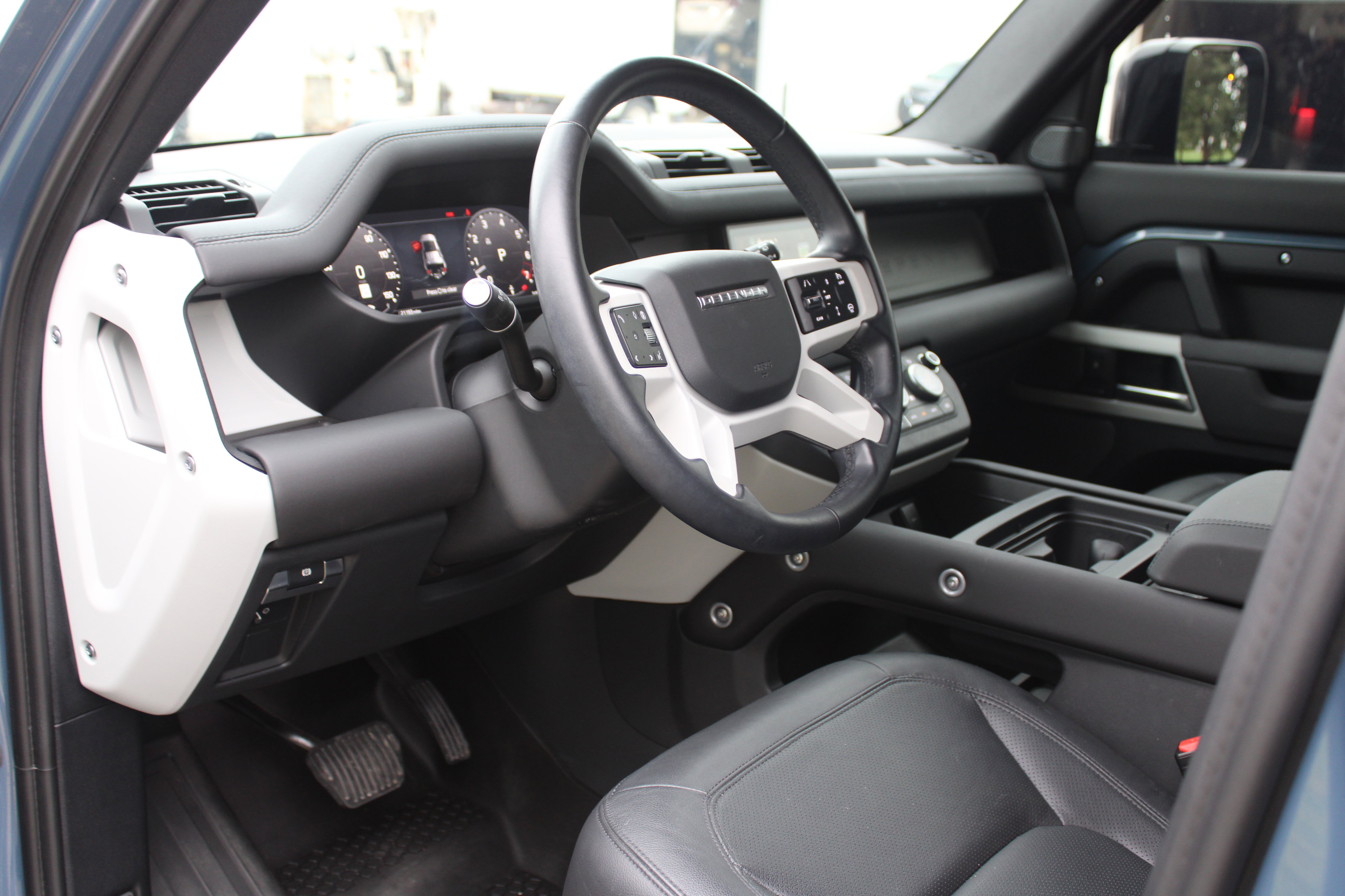 Used 2024 Land Rover Defender 110 S image 7