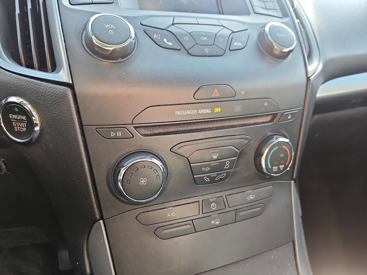 Used 2015 Ford Edge SE image 16