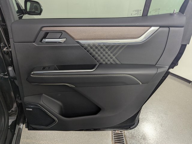 Used 2025 GMC Acadia Denali image 25