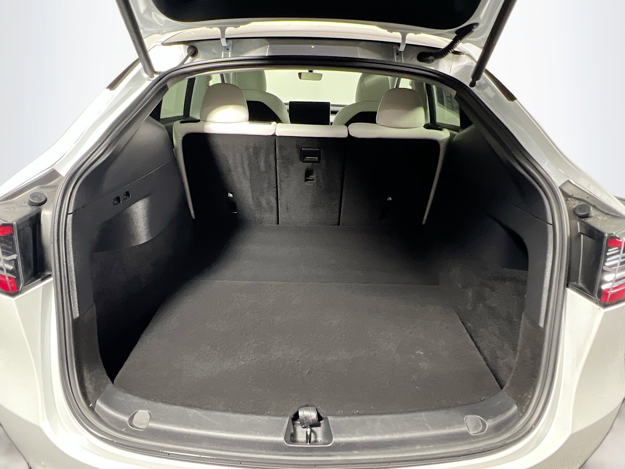 Used 2022 Tesla Model Y Performance image 32