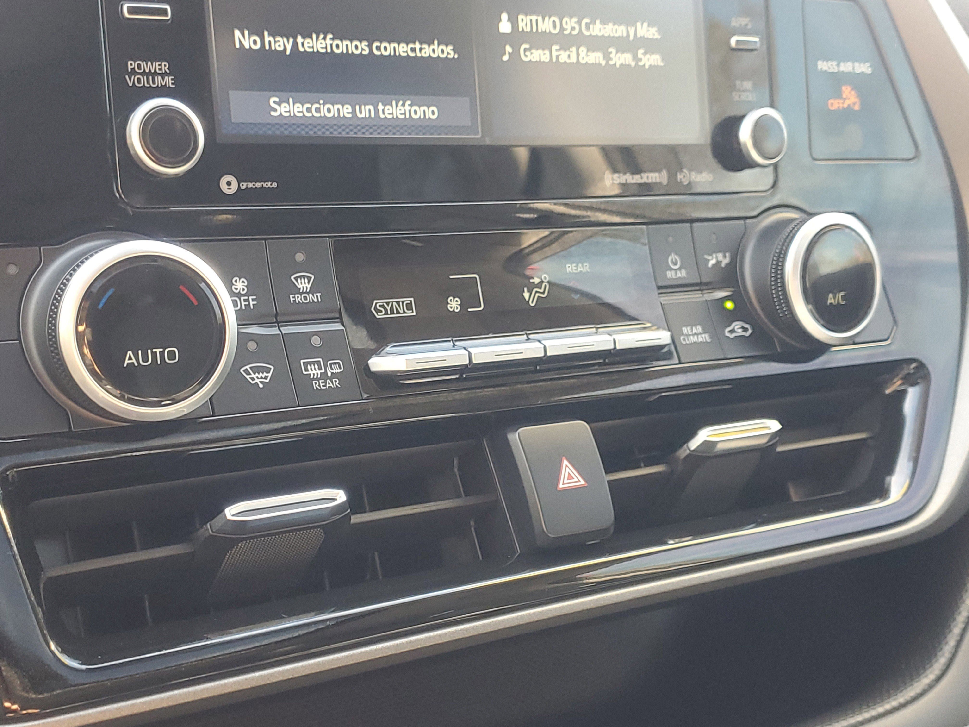 Used 2021 Toyota Highlander XLE image 30