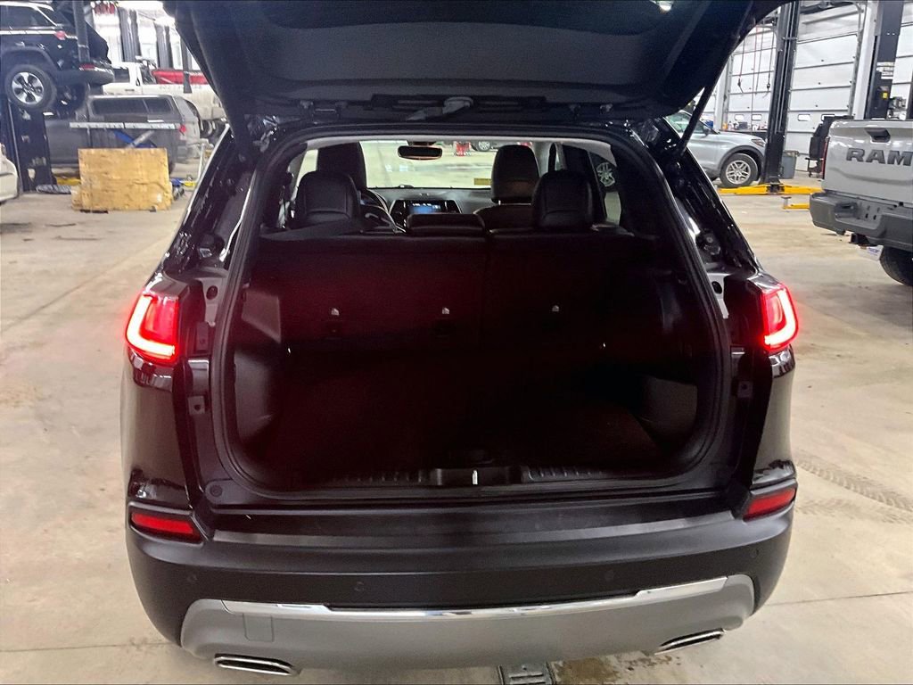 Used 2021 Jeep Cherokee Limited image 34