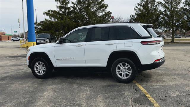 Used 2023 Jeep Grand Cherokee Laredo w/ Luxury Tech Group I AWD/4WD image 6
