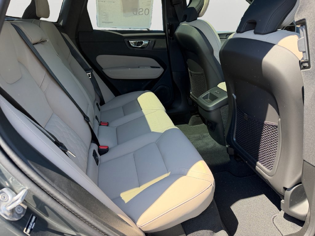 Certified 2026 Volvo XC60 B5 Core AWD/4WD image 7