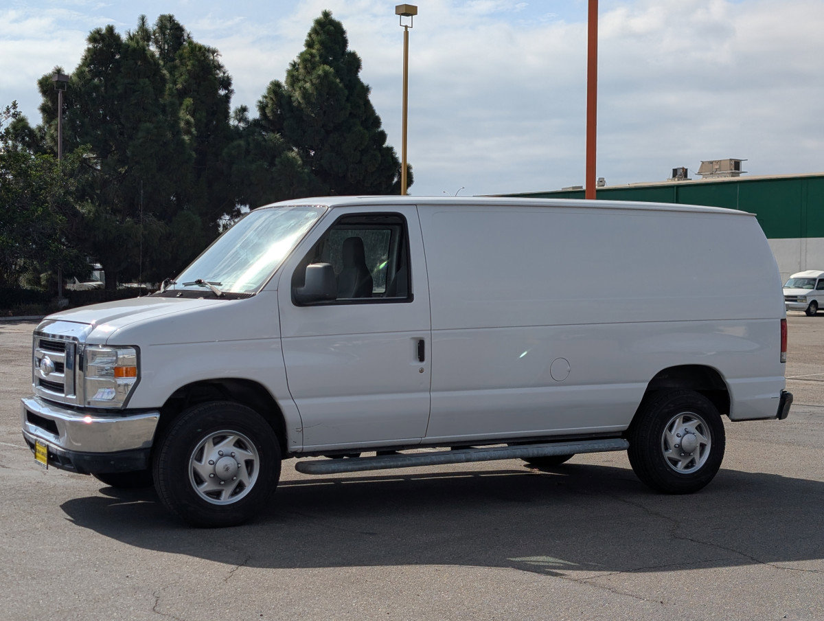 Used 2014 Ford E-250 and Econoline 250 w/ Power Group image 2