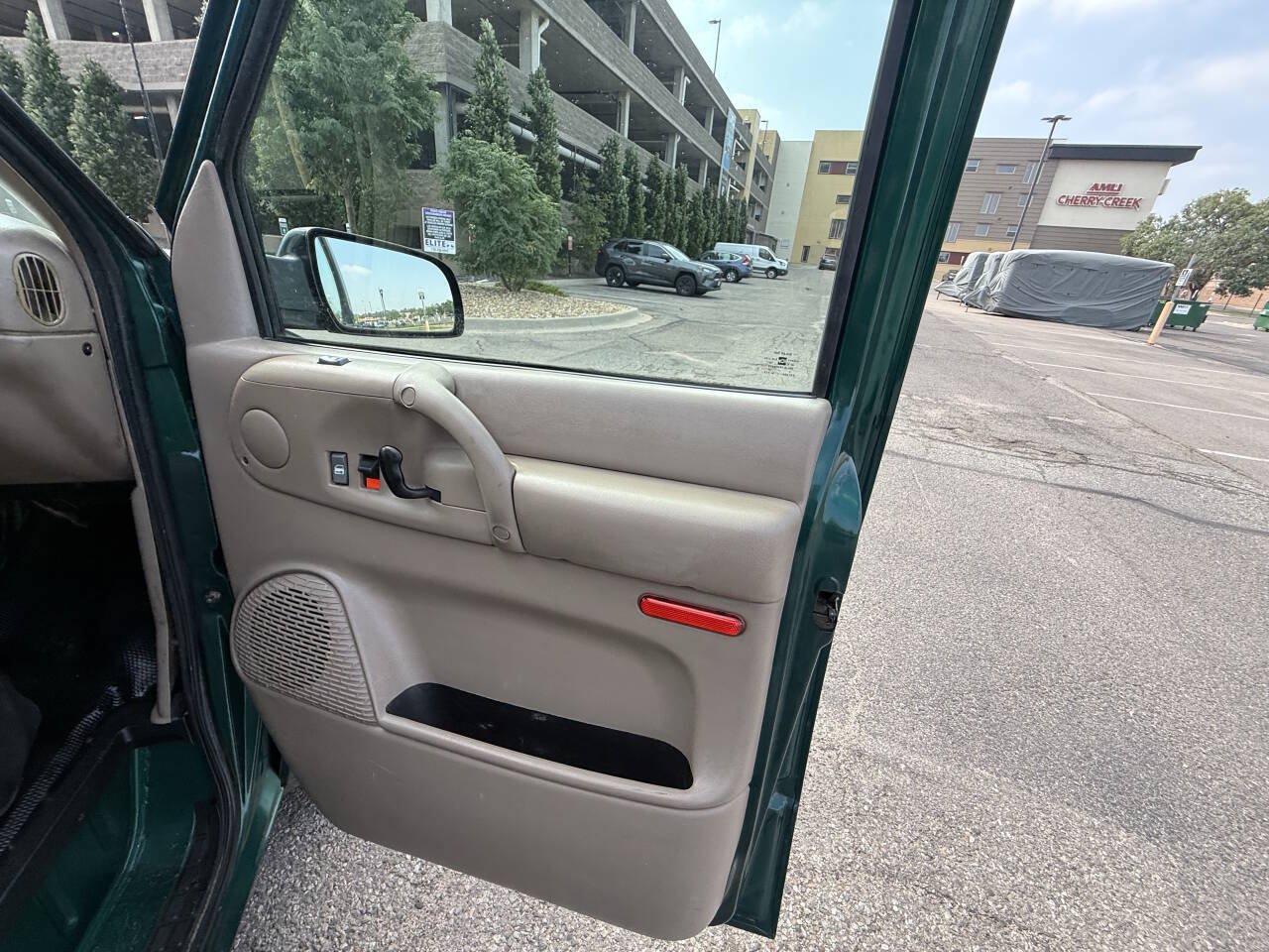 Used 2000 Chevrolet Astro AWD w/ Convenience Group image 27
