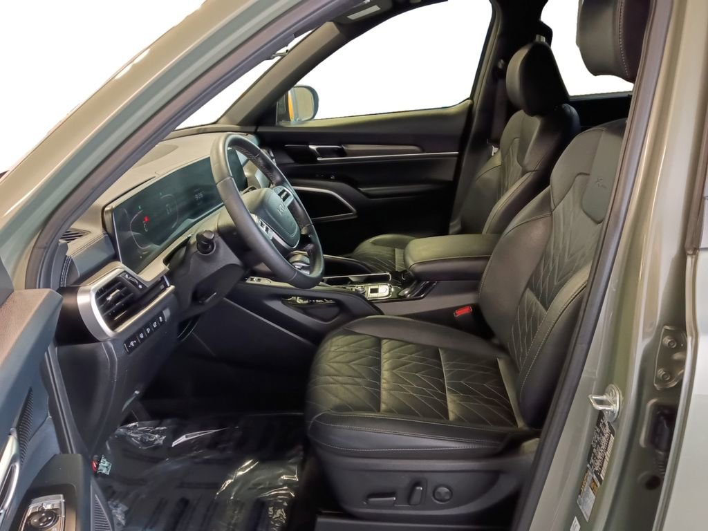 Used 2025 Kia Telluride AWD image 19
