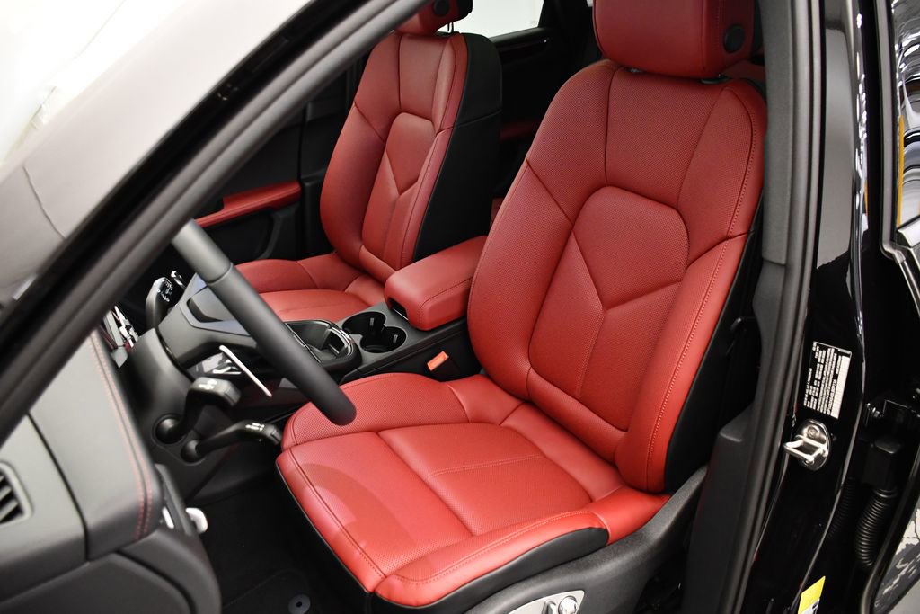 Used 2025 Porsche Macan image 41