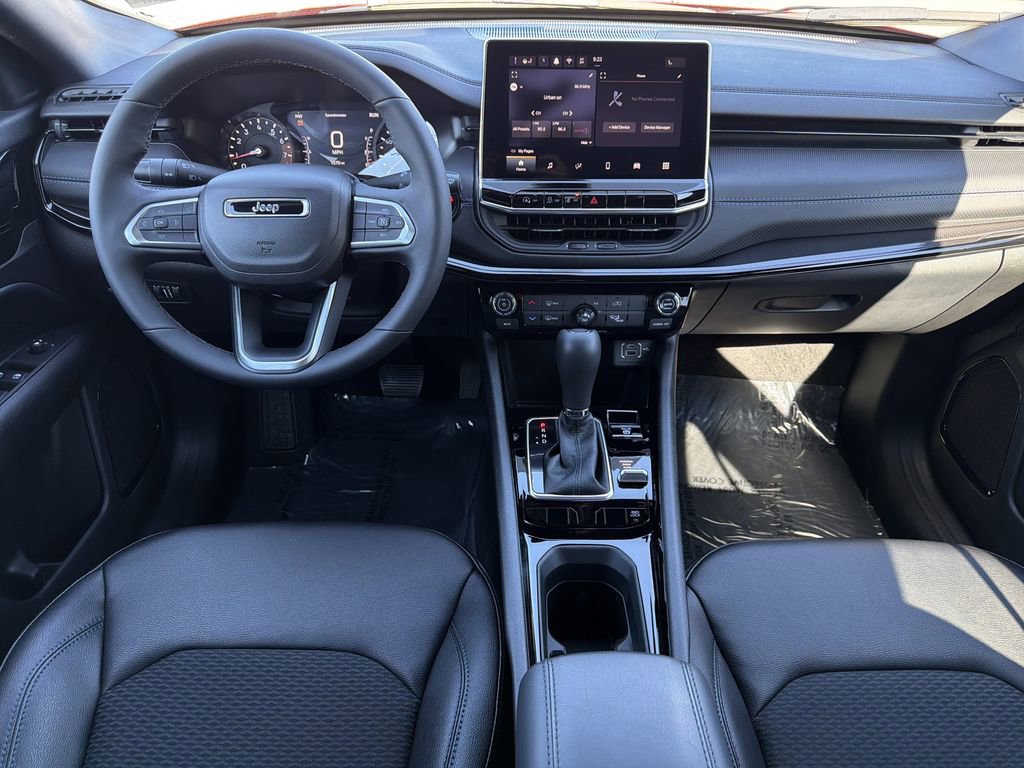 Used 2026 Jeep Compass Latitude image 2