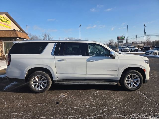 Used 2023 Chevrolet Suburban Premier image 2