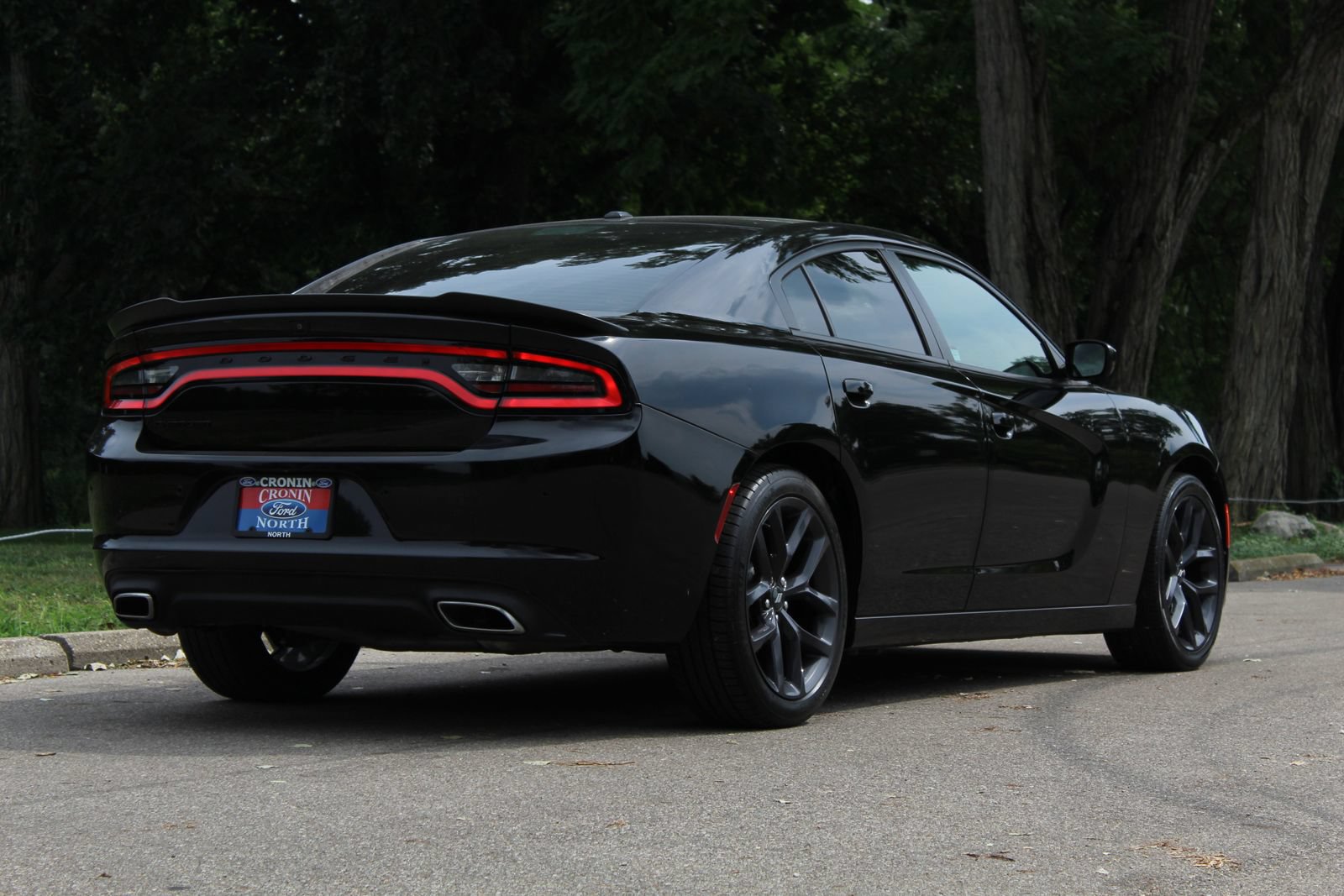 Used 2020 Dodge Charger SXT w/ Blacktop Package RWD image 7