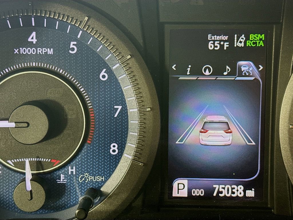 Used 2018 Toyota Sienna Limited Premium w/ Carpet Mat Package image 14