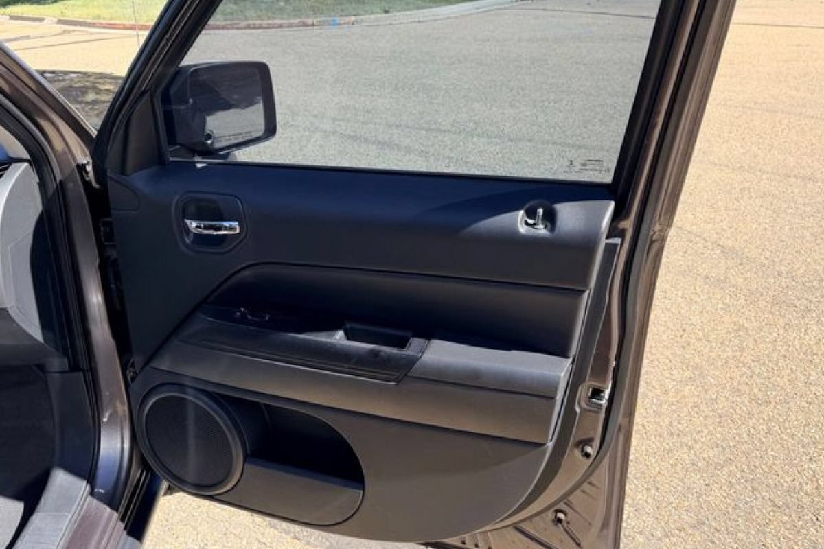 Used 2015 Jeep Patriot Sport AWD/4WD image 23
