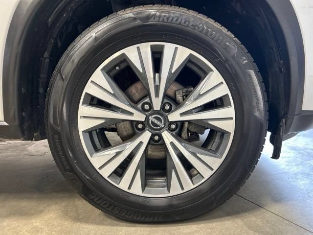 Used 2023 Nissan Rogue SV AWD/4WD image 9