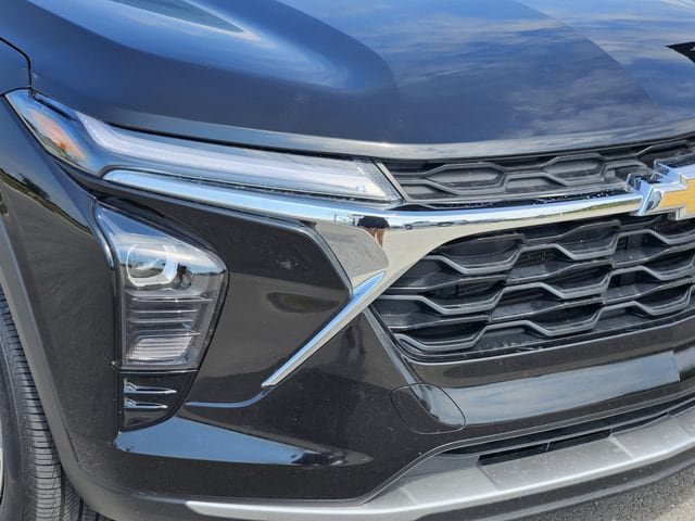 Used 2026 Chevrolet Trax LT FWD image 8