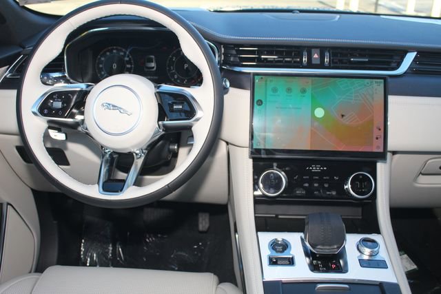 New 2026 Jaguar F-PACE R-Dynamic S image 4