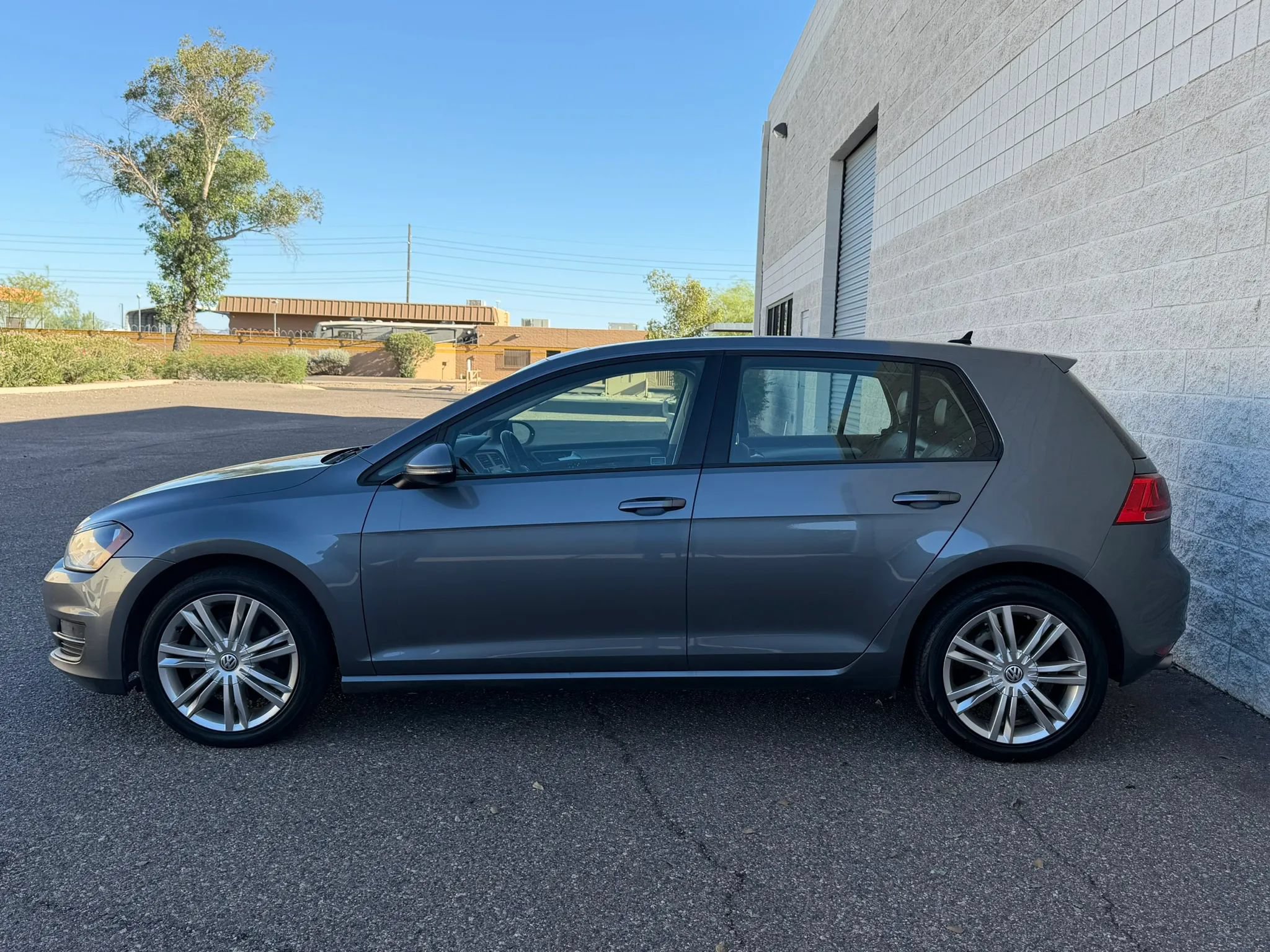 Used 2015 Volkswagen Golf TDI SE FWD image 5