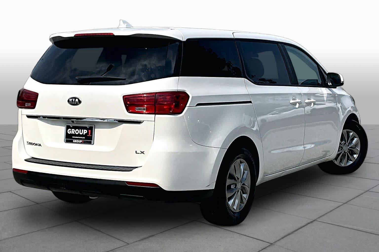 Used 2021 Kia Sedona LX FWD image 13