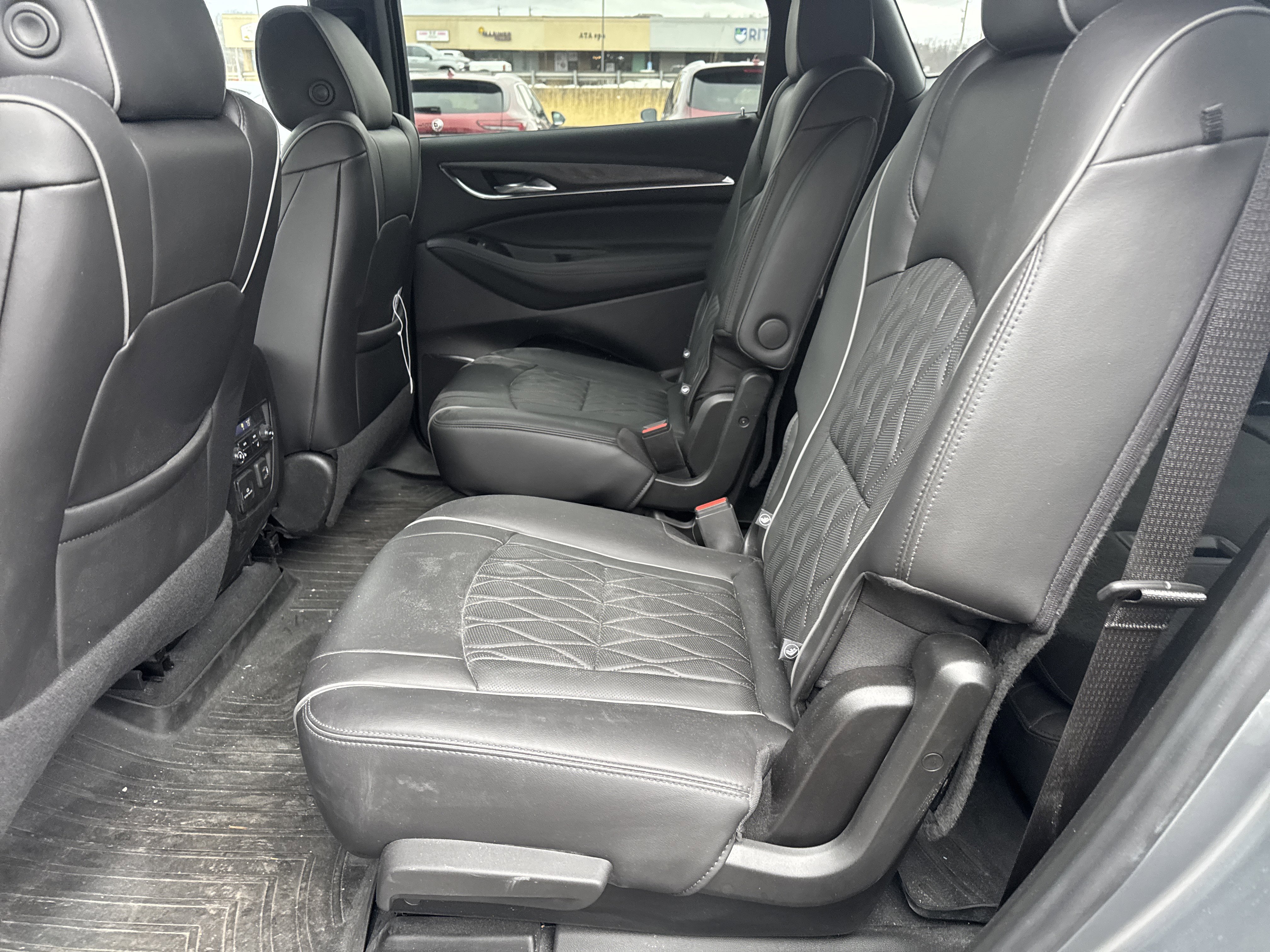 Used 2023 Buick Enclave Avenir image 13