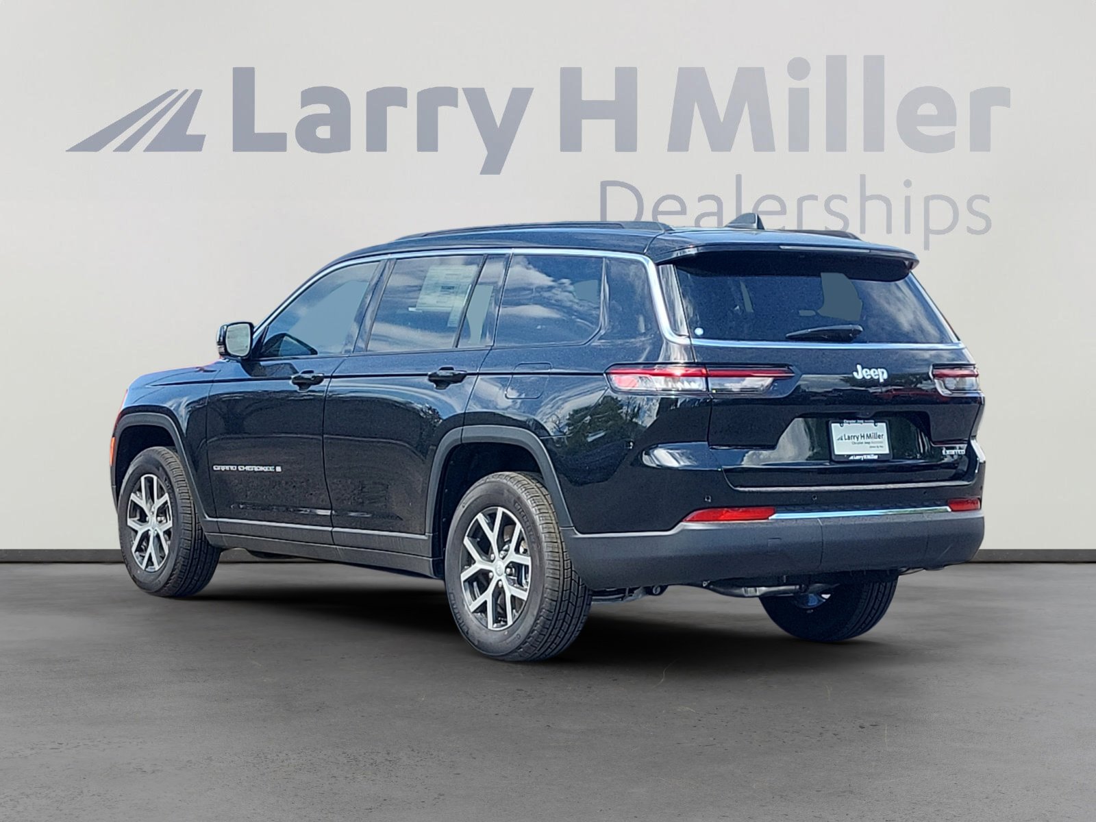 New 2025 Jeep Grand Cherokee L Limited image 3