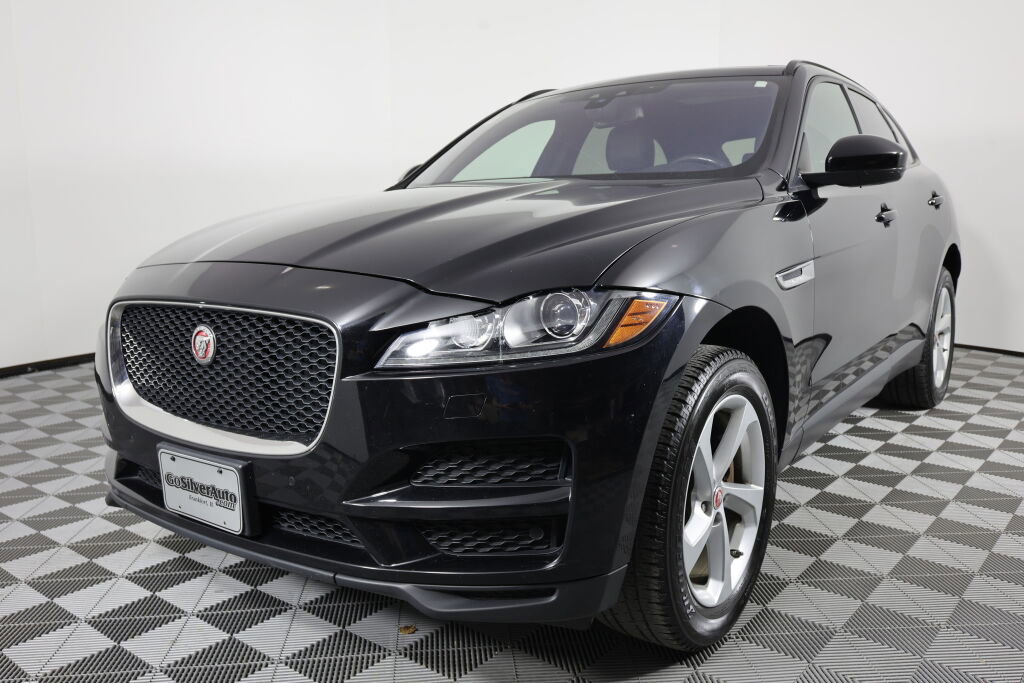 Used 2017 Jaguar F-PACE Premium image 5