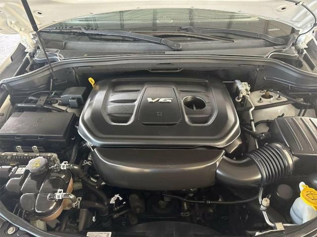 Used 2017 Jeep Grand Cherokee Overland w/ Jeep Active Safety Group image 10